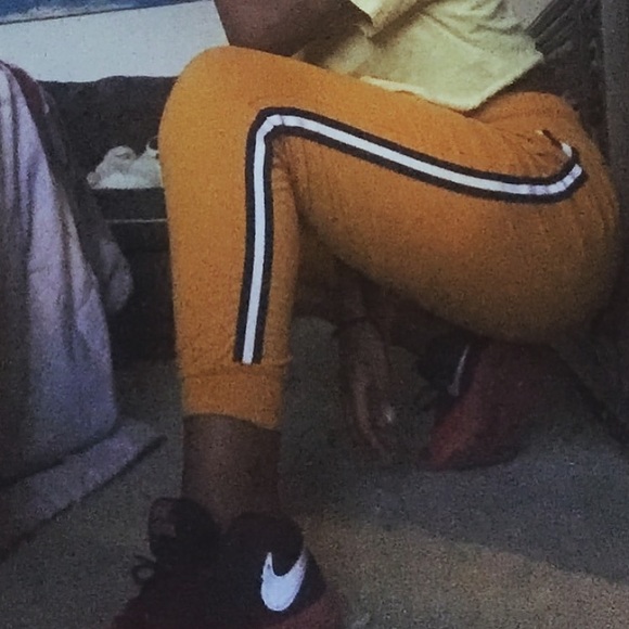 Yellow leggings - Picture 2 of 2